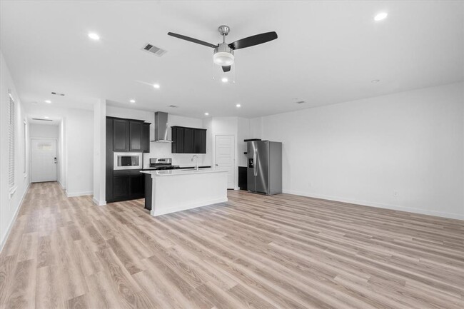 Building Photo - 3213 Crown Gate Dr
