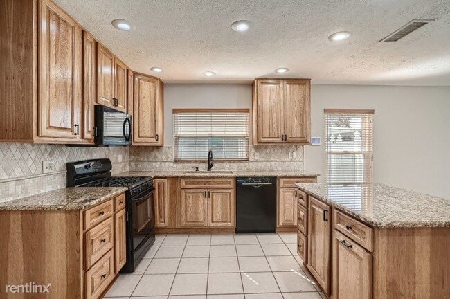 Building Photo - 4 br, 2 bath House - 15908 Country Place