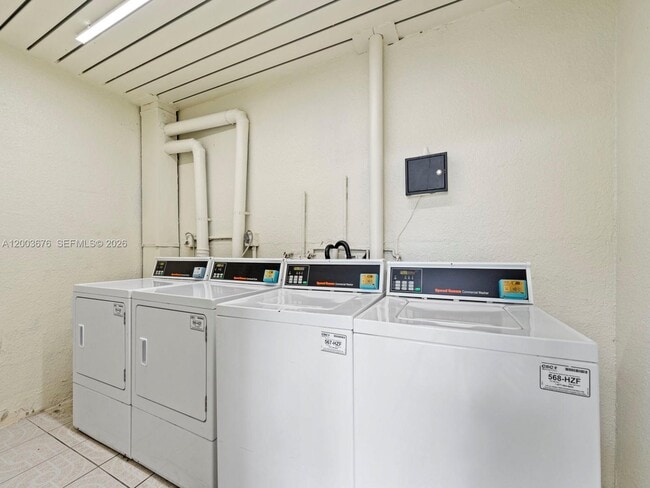 Building Photo - 4235 N University Dr