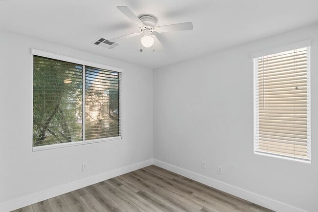 Building Photo - WONDERFUL 3 BEDROOM HOME AT END OF CUL-DE-...