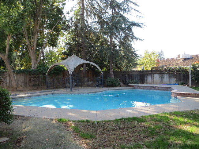 Building Photo - 2-Story home in NE Fresno w/ pool, a nice ...