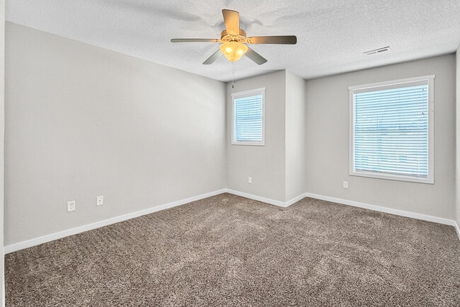 Building Photo - 2720 NW Casey Jones Ln