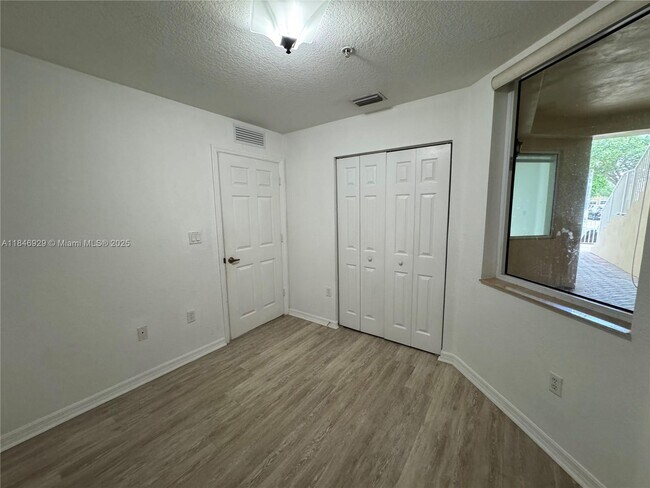 Building Photo - 10885 NW 89th Terrace