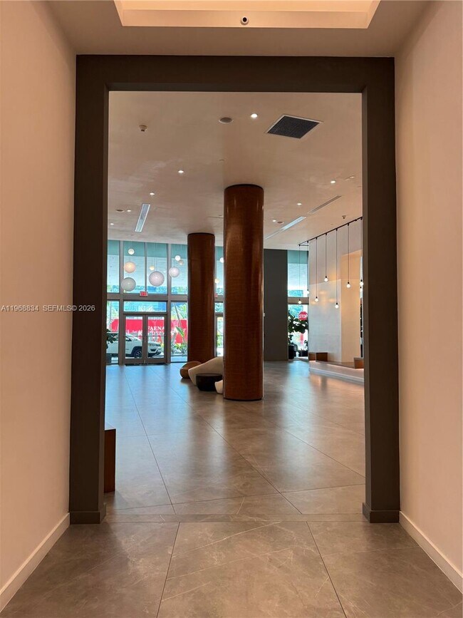 Building Photo - 350 S Miami Ave