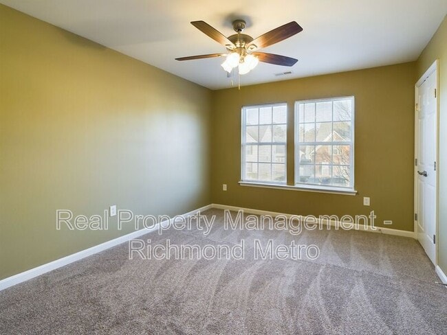 Building Photo - 6431 Kings Crest Ct