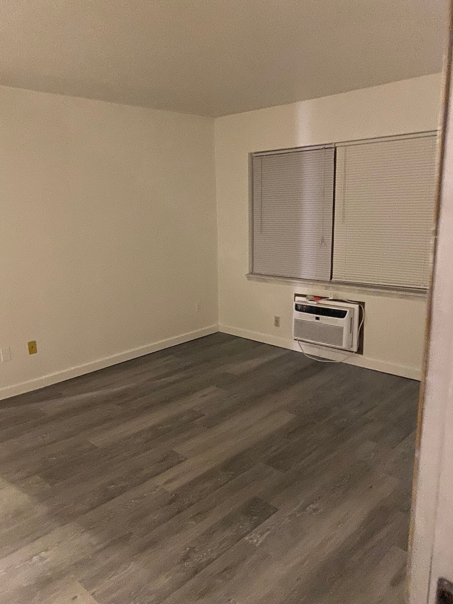 Building Photo - 125 Crescent Lake Rd