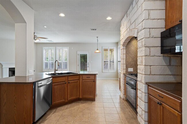 Building Photo - 404 Arrowhead Trail