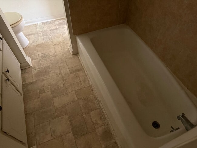Building Photo - ? Updated 2-Bedroom Townhome in Coventry W...
