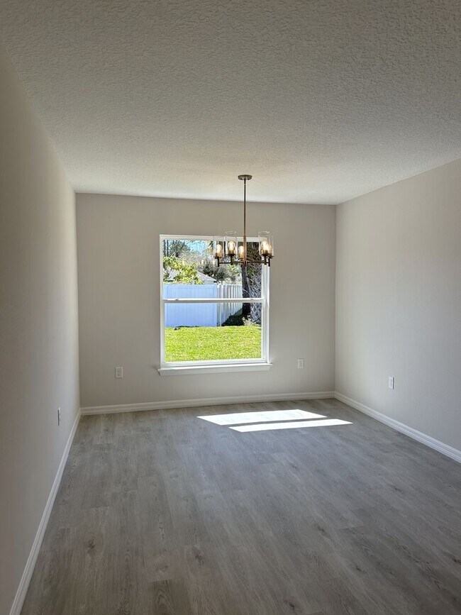 Building Photo - NEW 3/2/1 ready to rent! Pet friendly.