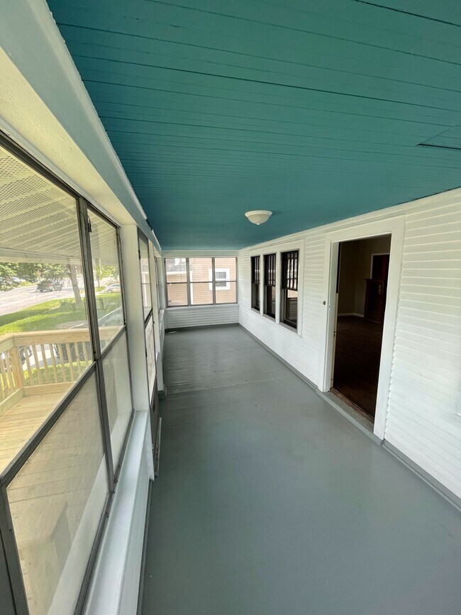 Building Photo - 1530 E 14th St