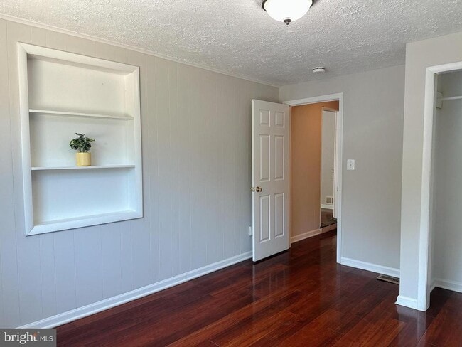 Building Photo - 6732 Harrison Ln