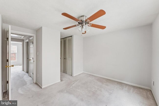 Building Photo - 1581 Woodcrest Dr