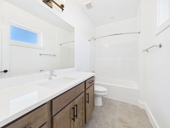 Building Photo - 907 Bainbridge St