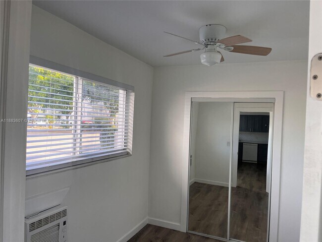 Building Photo - 1750 S Treasure Dr