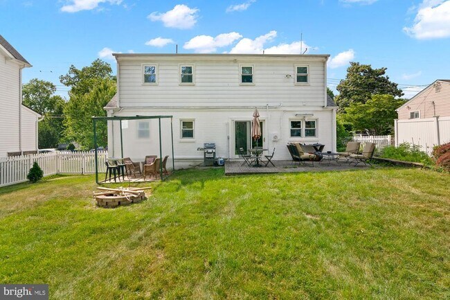 Building Photo - 214 Sumner Rd