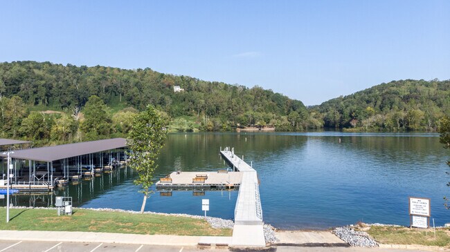 Building Photo - 509 Broadberry Ave