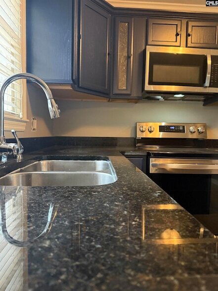 Building Photo - 517 Innsbrook Dr