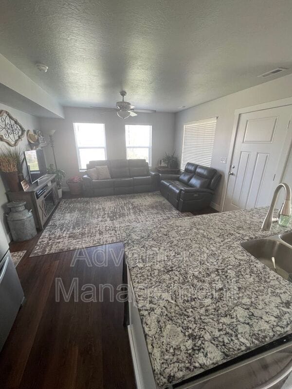 Building Photo - 1010 N 20 E