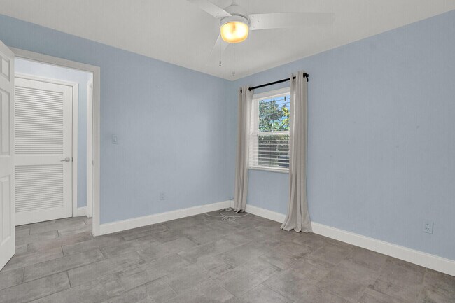 Building Photo - 501 SW 8th St