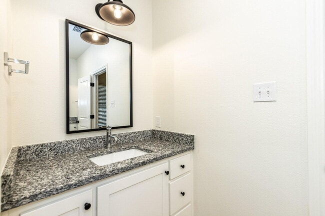 Building Photo - 5549 Lehigh St