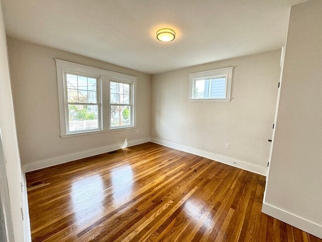 Building Photo - 72 Belden St