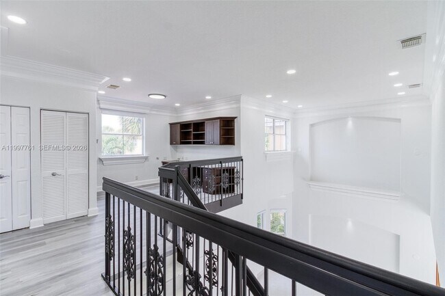 Building Photo - 5363 SW 38th Ave