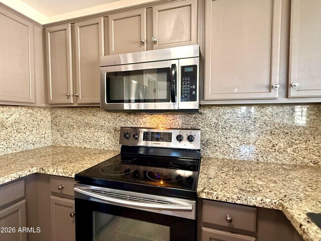 Building Photo - 23644 W Pkwy Dr