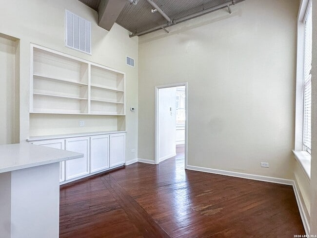 Building Photo - 245 Losoya St