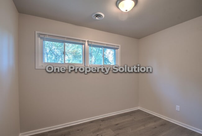 Building Photo - 2429 Marshalltown Ln