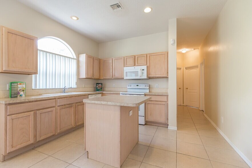 Building Photo - 471 Chapelwood Dr