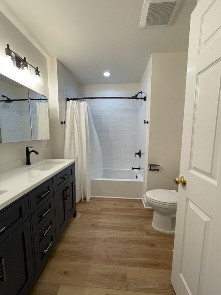 Building Photo - 1325 Sweetclover Dr