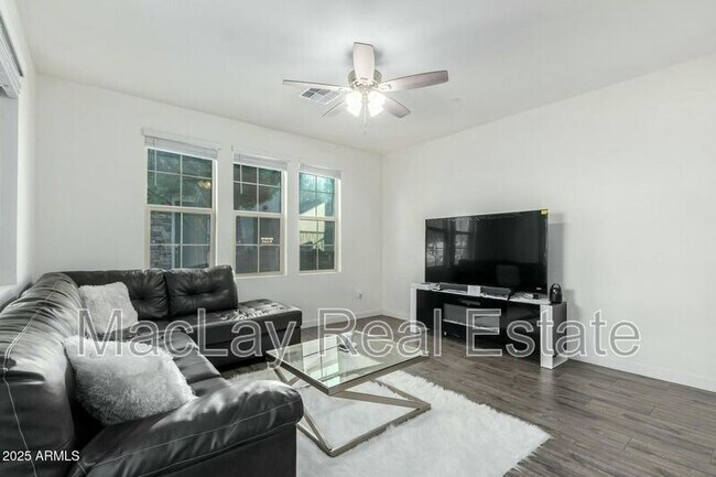 Building Photo - 1918 E Bridgeport Pkwy