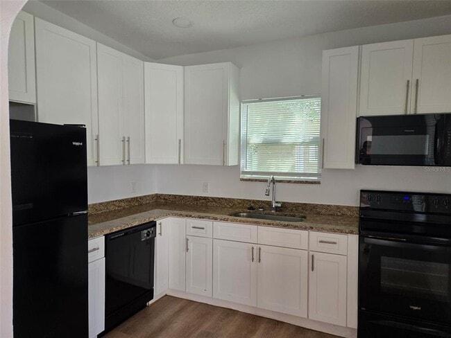 Building Photo - 403 Ave J SE