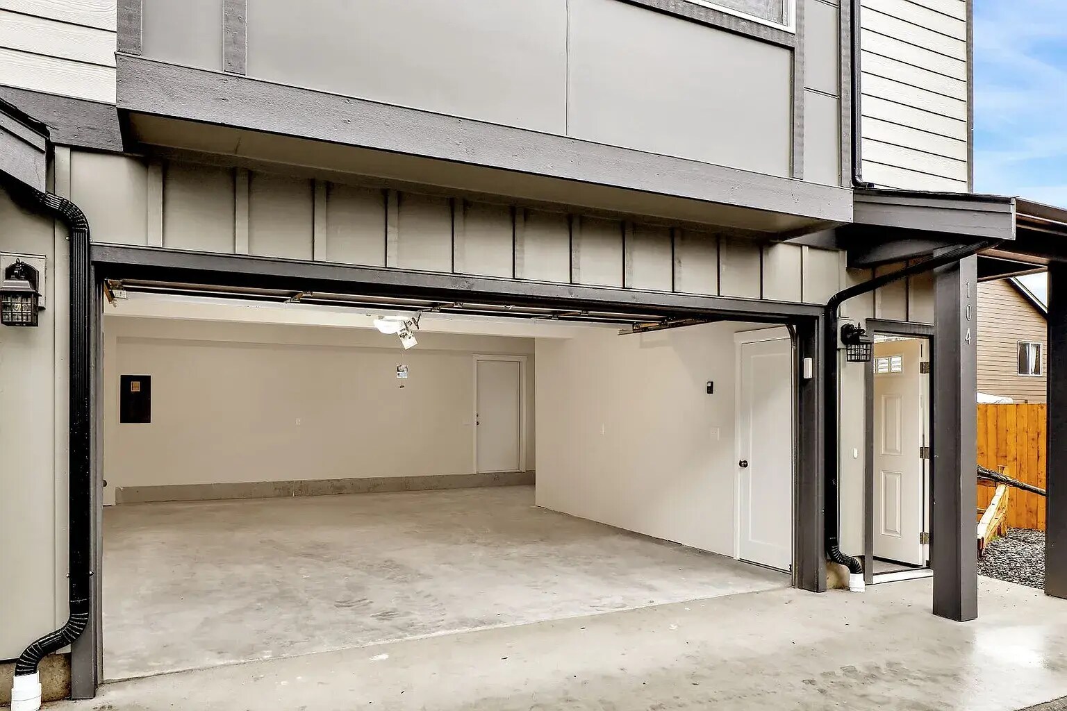 Building Photo - 1825 Eastgate Loop