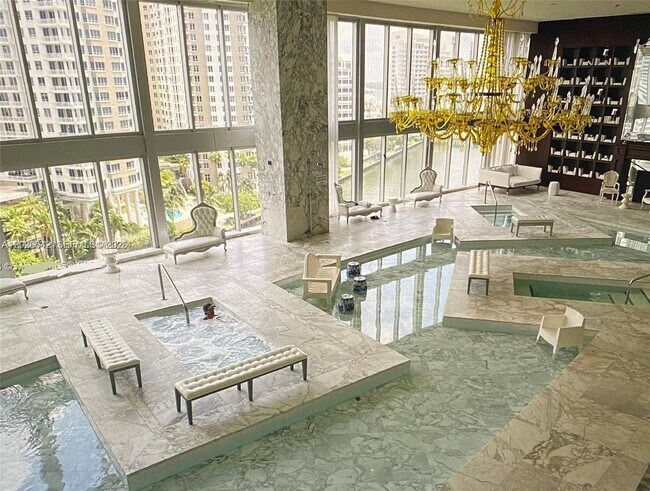 Building Photo - 475 Brickell Ave