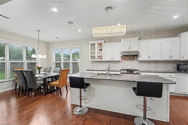 Building Photo - Lease to Own