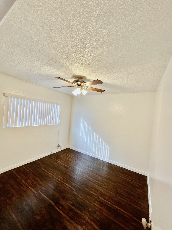 Building Photo - 911 E 10th St