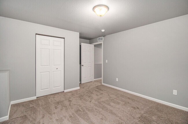 Building Photo - Comfortable and inviting space for you and...