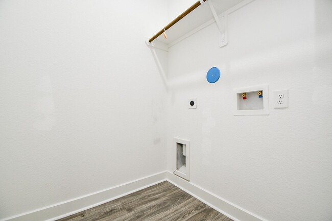 Building Photo - 9734 Pelsey St