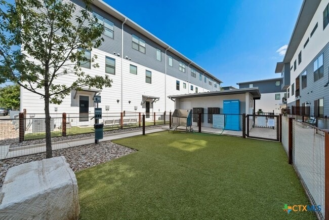Building Photo - 1208 N Academy Ave
