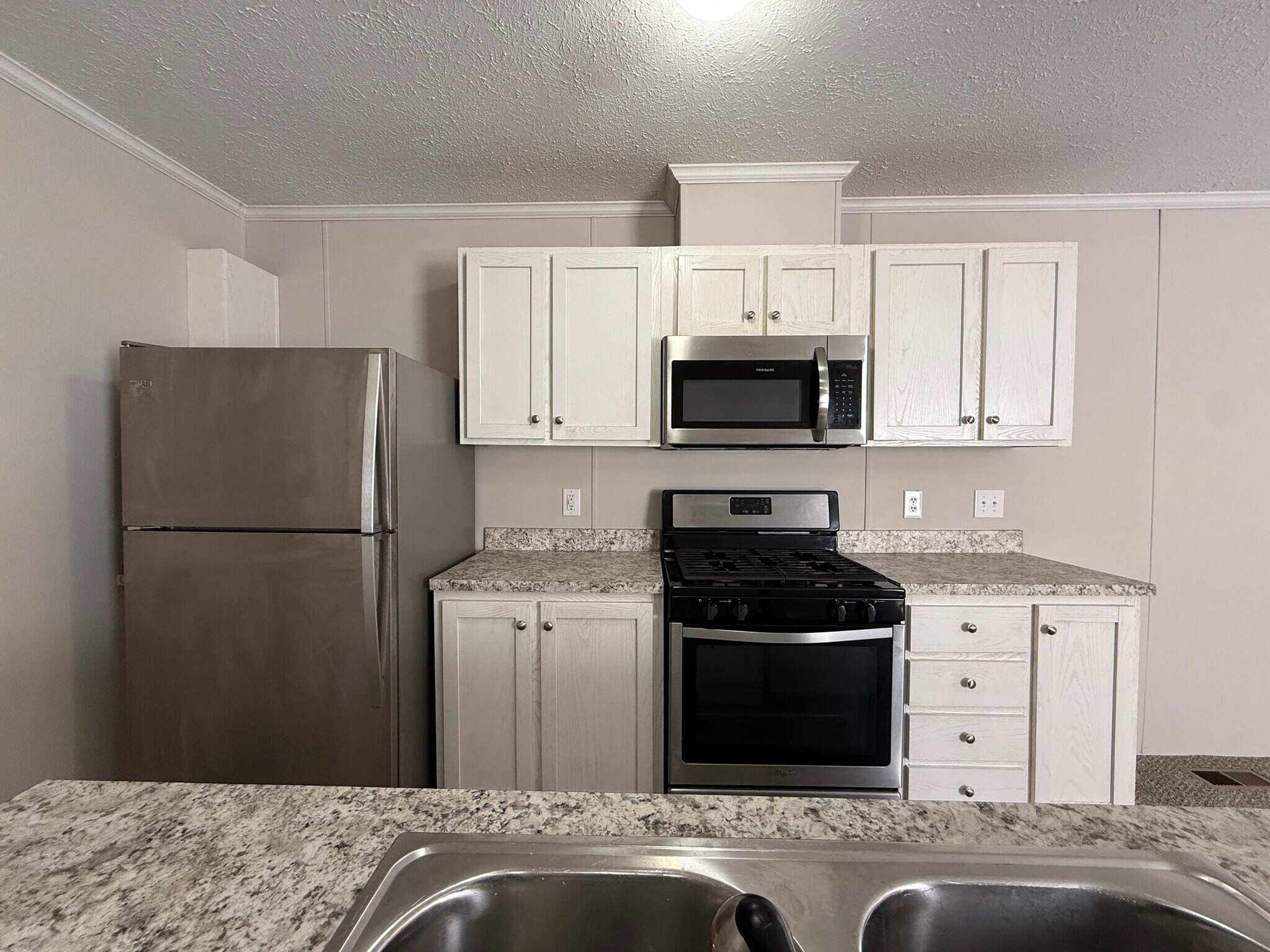 Building Photo - 16137 Normandy St
