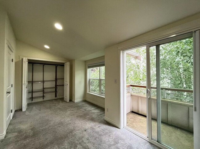 Building Photo - Great town house for rent