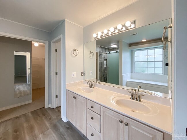 Building Photo - 9678 Westgate Cir