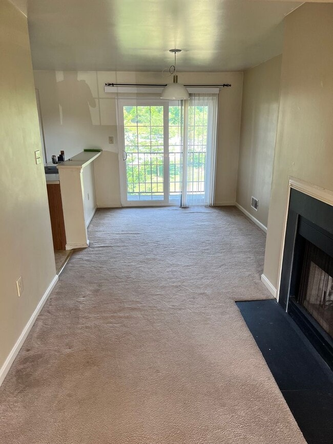 Building Photo - Great ‘Seven Oaks’ 3 Bedroom Condo