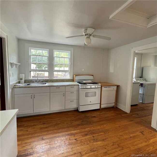 Building Photo - 92 Compo Rd S