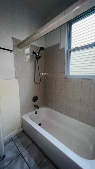 BATHROOM - 187 Clerk St