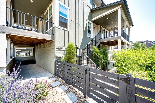 Building Photo - 8881 Southurst St