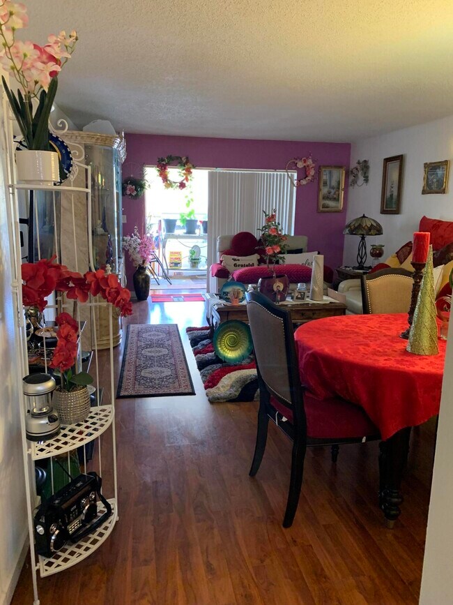 Building Photo - 7887 Golf Cir Dr