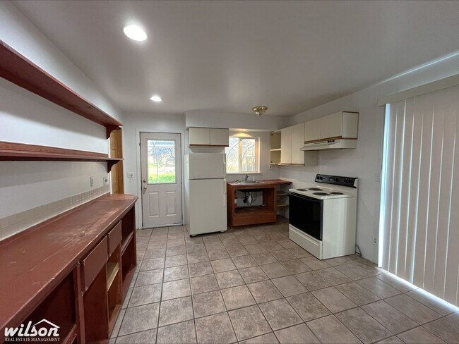 Building Photo - Large 3bd/1.5ba House in Selah, WA with a Large Backyard!