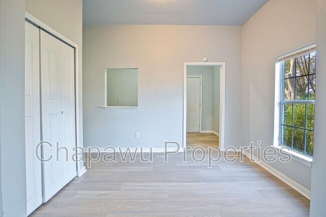 Building Photo - 1412 Hays St